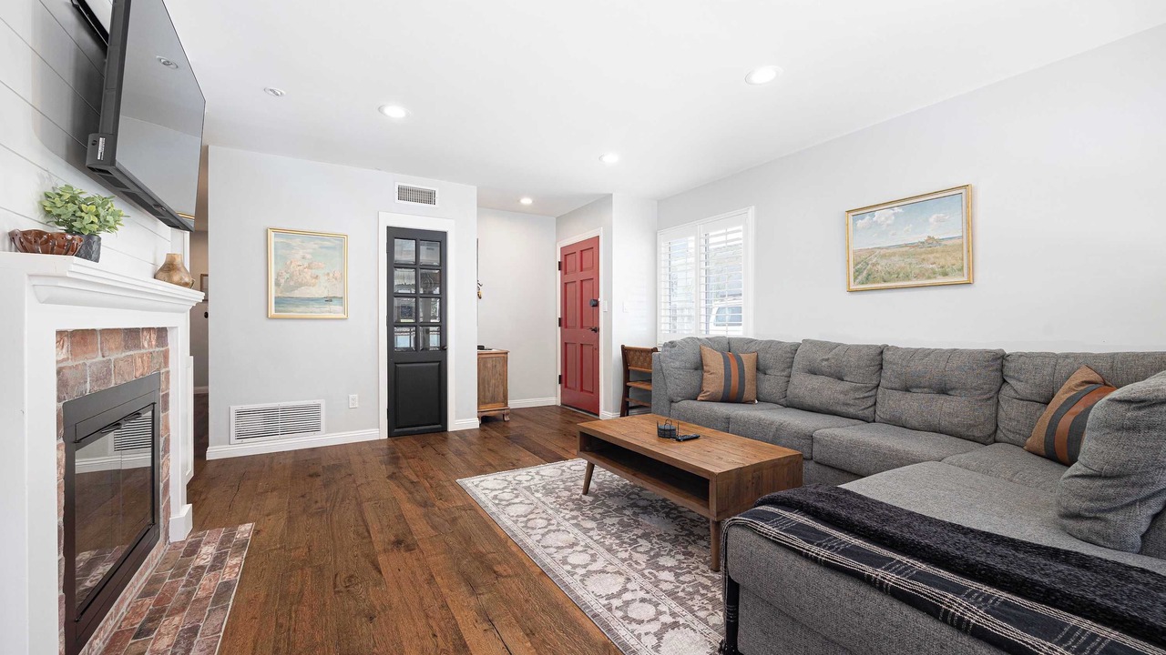 Photo of Livingroom in University City