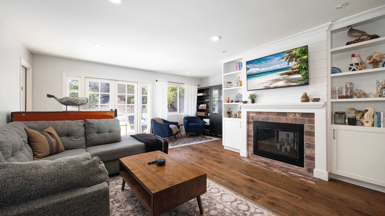 Photo of Livingroom in University City