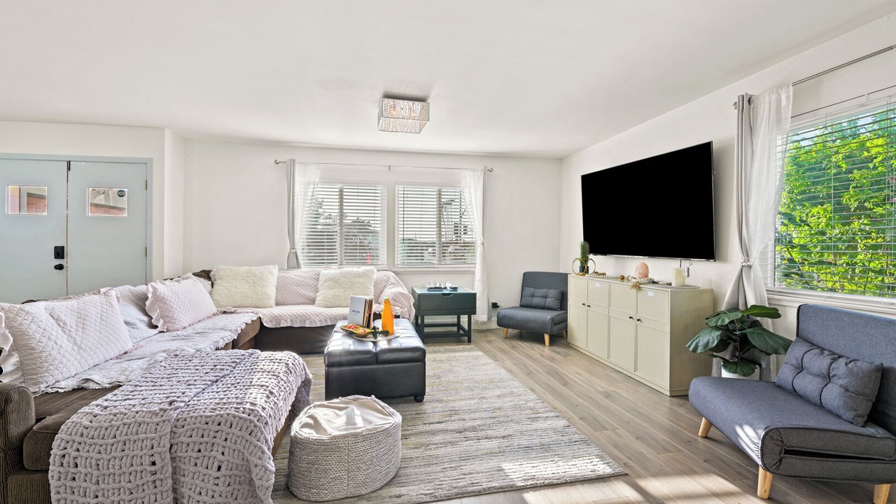 Photo of Livingroom in University City