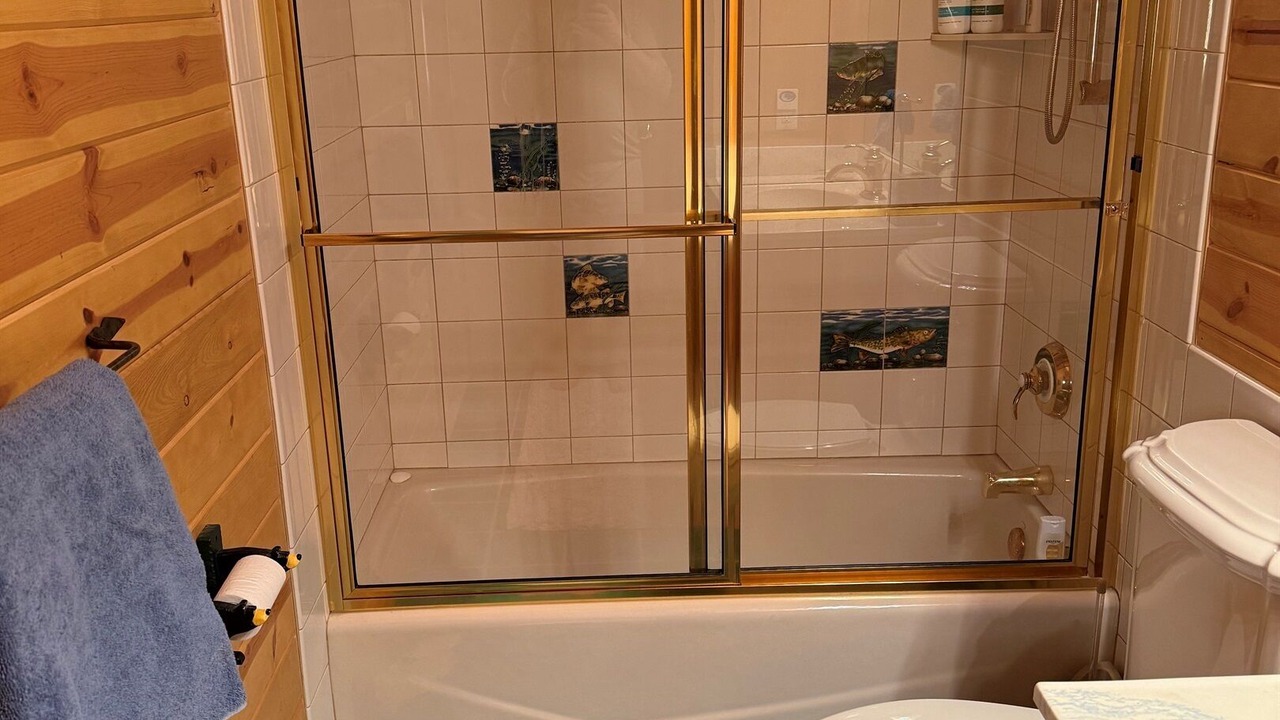 Photo of Bathroom in Bay Lake