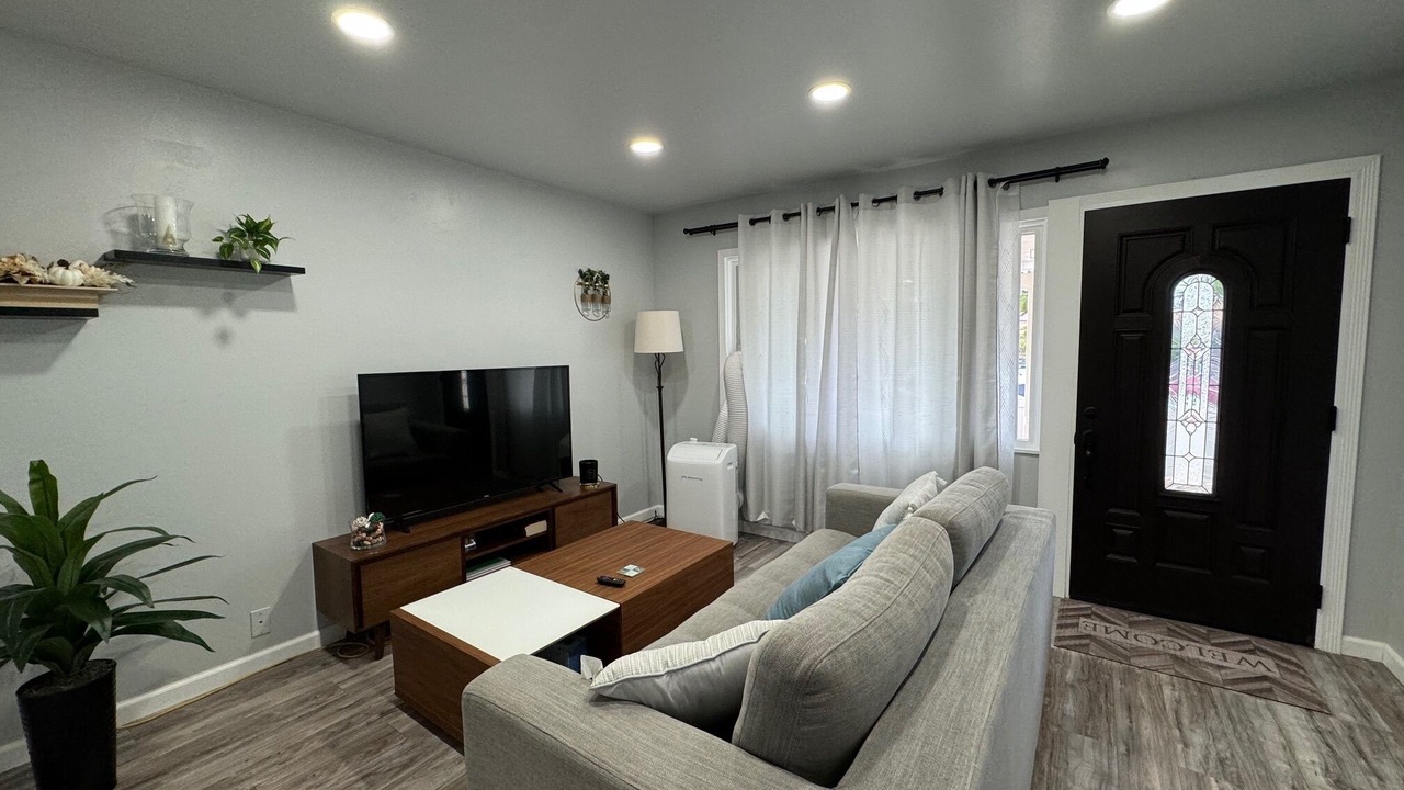 Photo of Livingroom in North Clairemont
