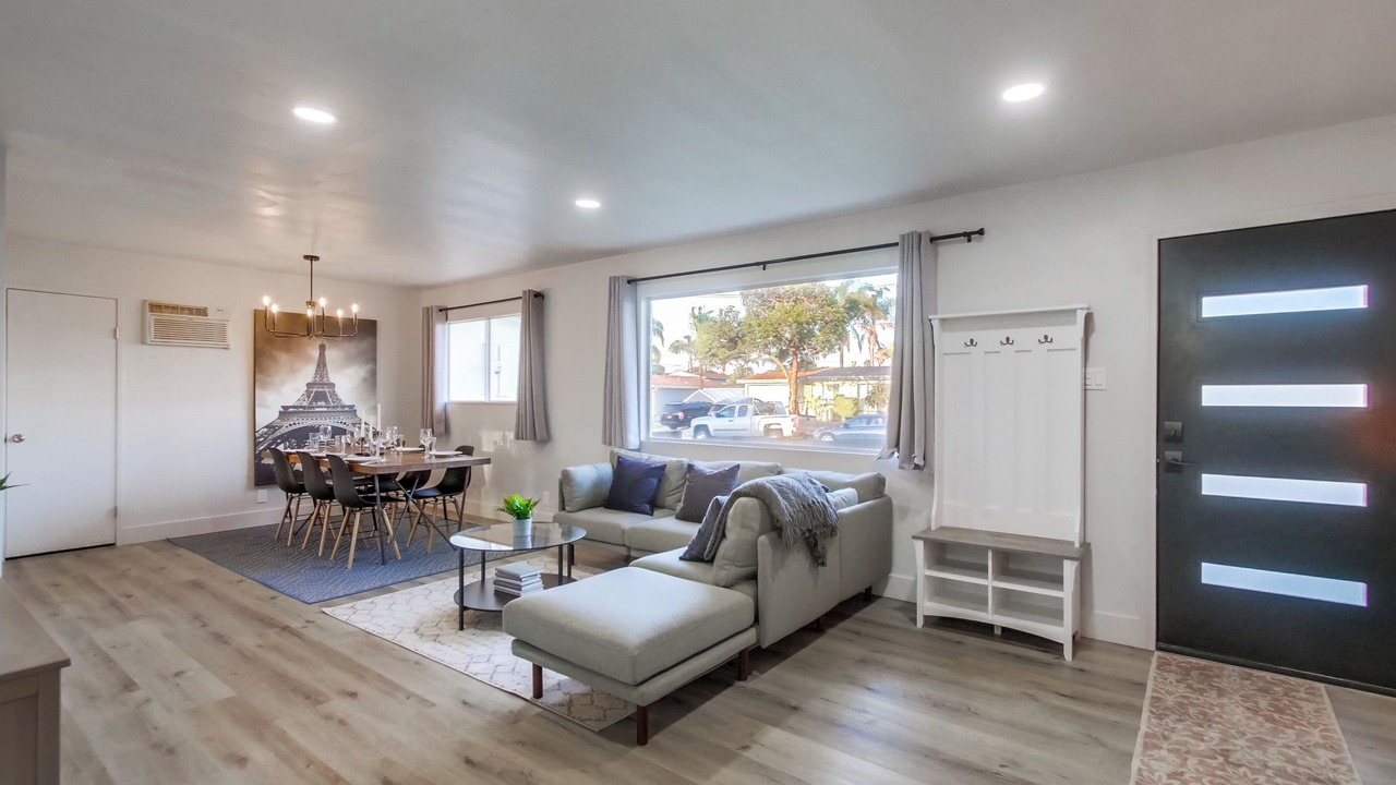 Photo of Livingroom in Clairemont