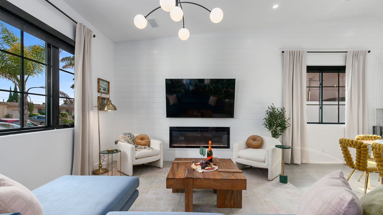 Photo of Livingroom in Clairemont