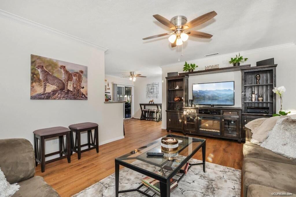 Photo of Livingroom in North Clairemont