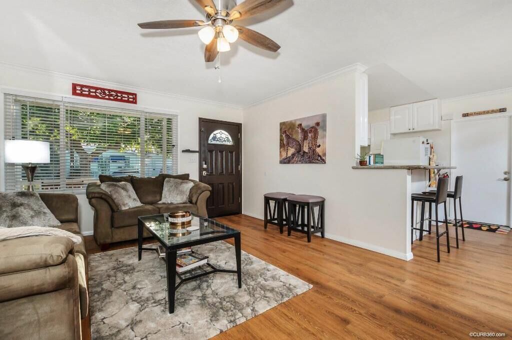 Photo of Livingroom in North Clairemont
