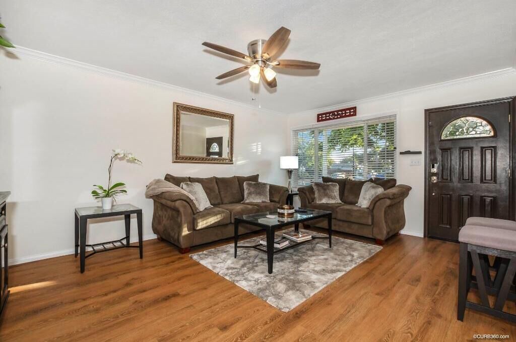 Photo of Livingroom in North Clairemont