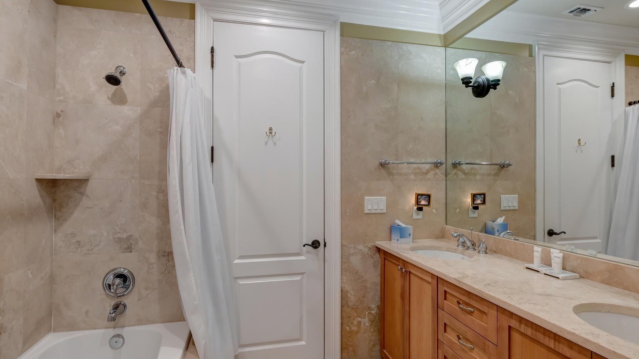 Photo of Bathroom in Baytowne Wharf