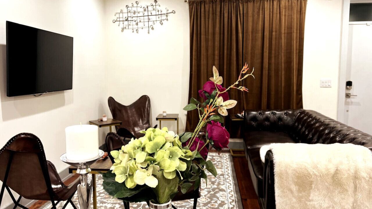 Photo of Livingroom in West Poplar