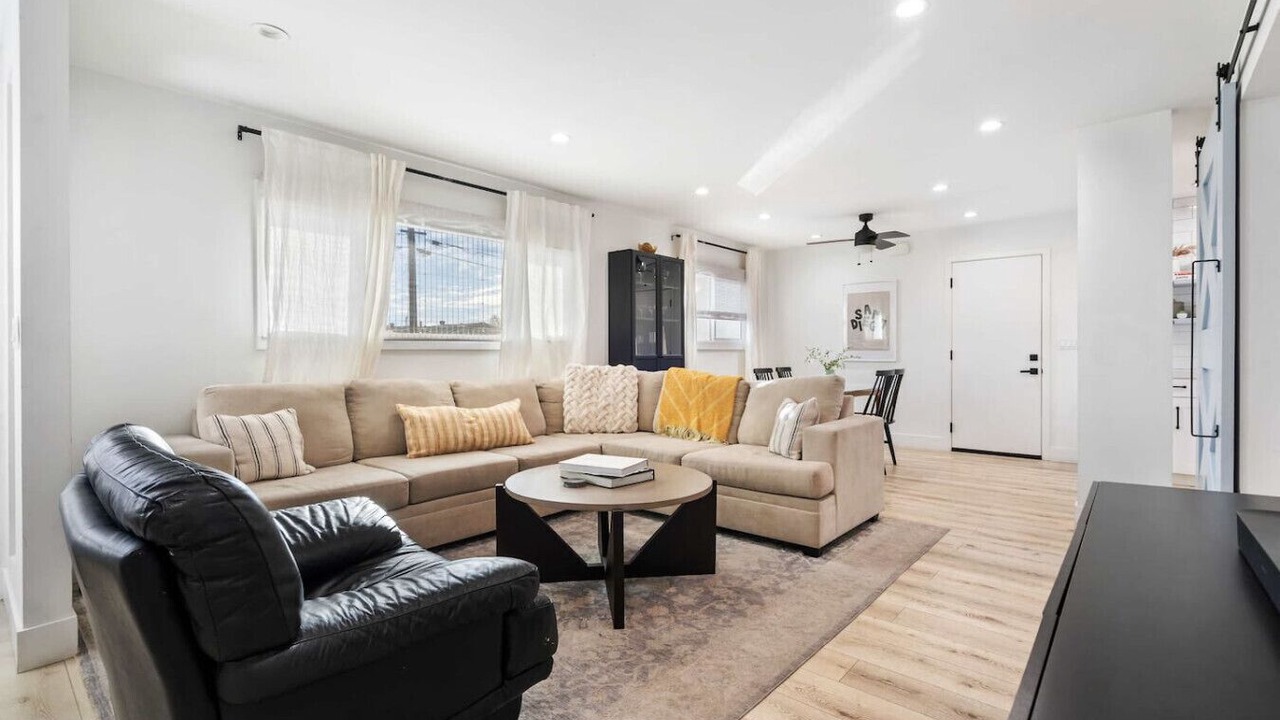 Photo of Livingroom in Clairemont
