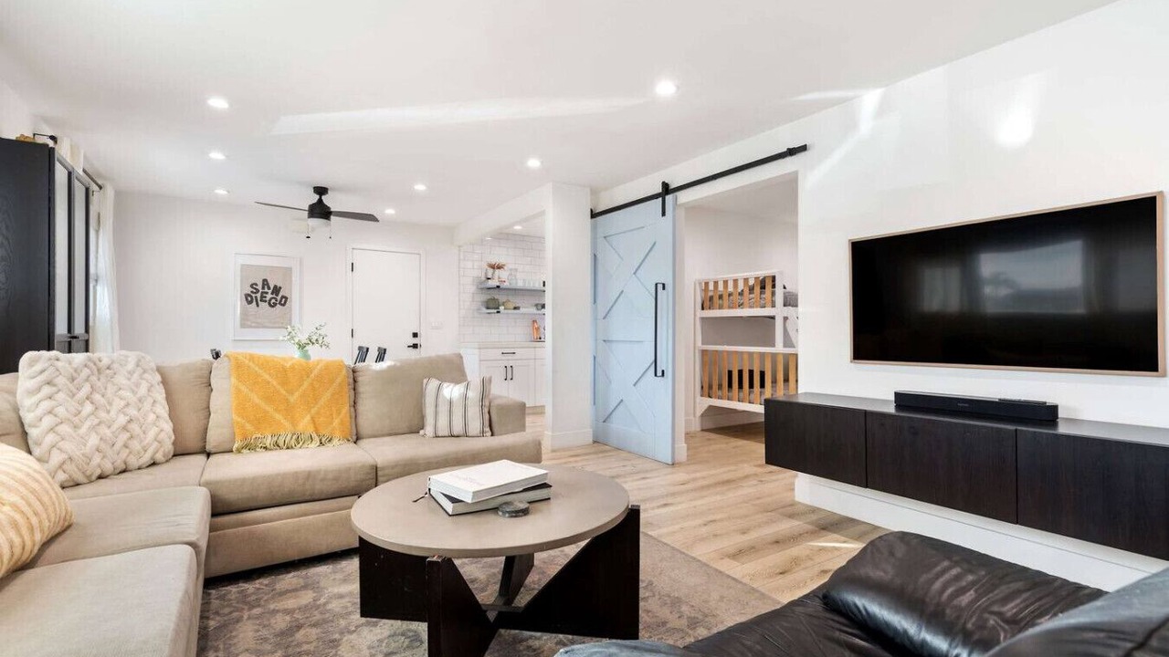 Photo of Livingroom in Clairemont