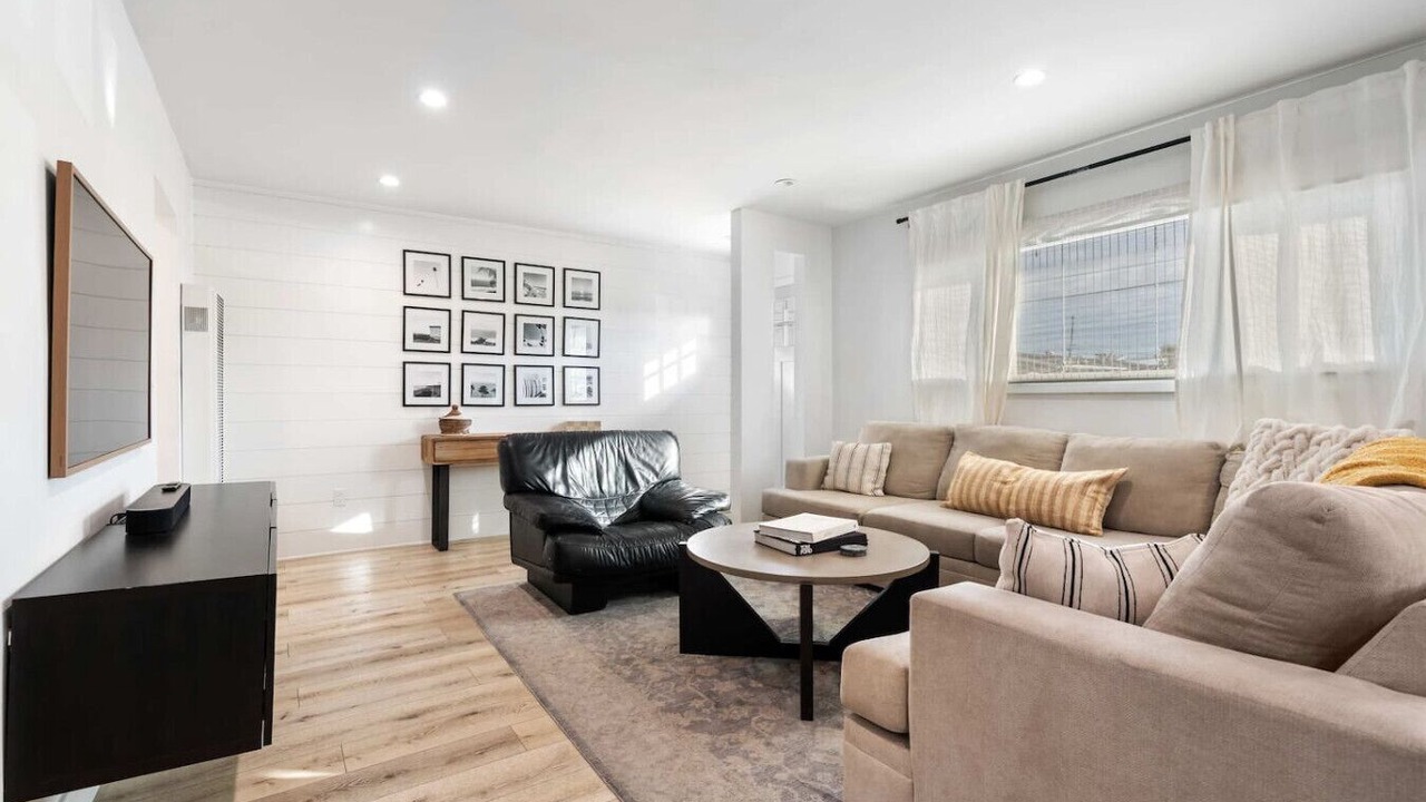 Photo of Livingroom in Clairemont