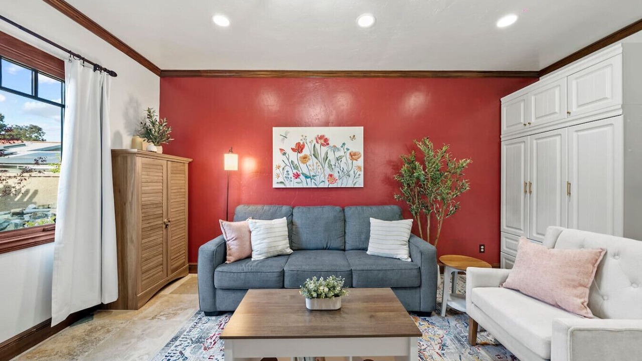 Photo of Livingroom in University City