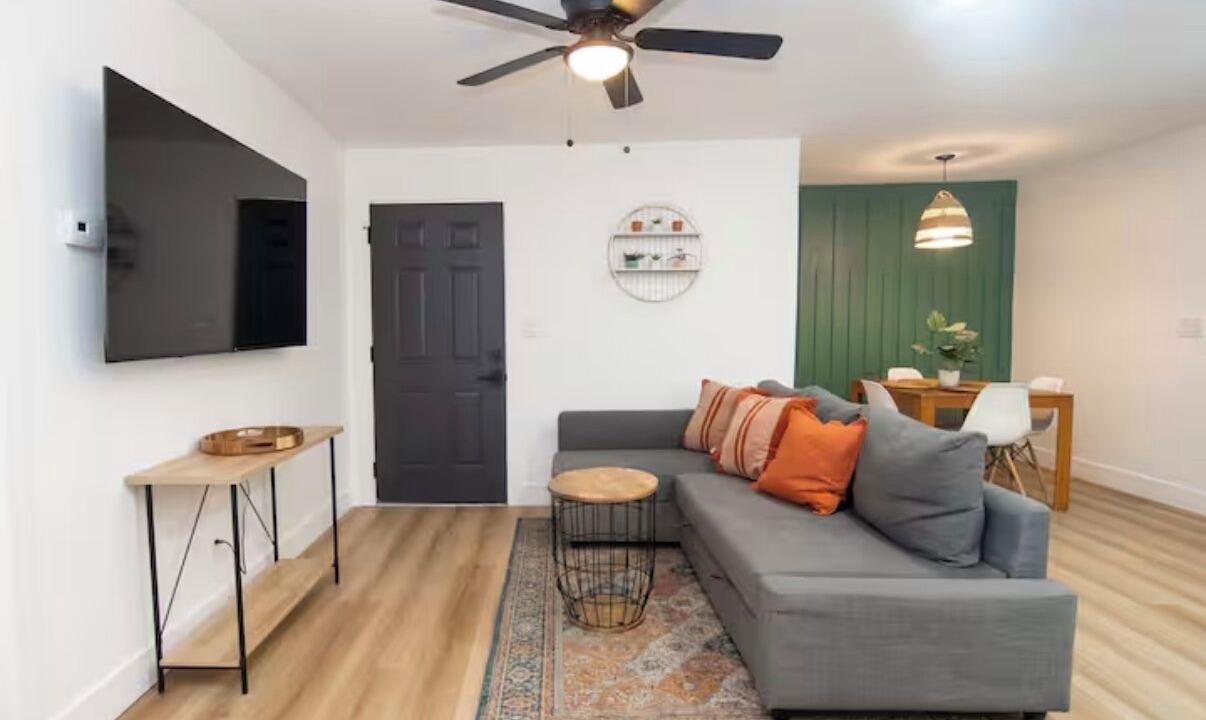 Photo of Livingroom in Mid-City