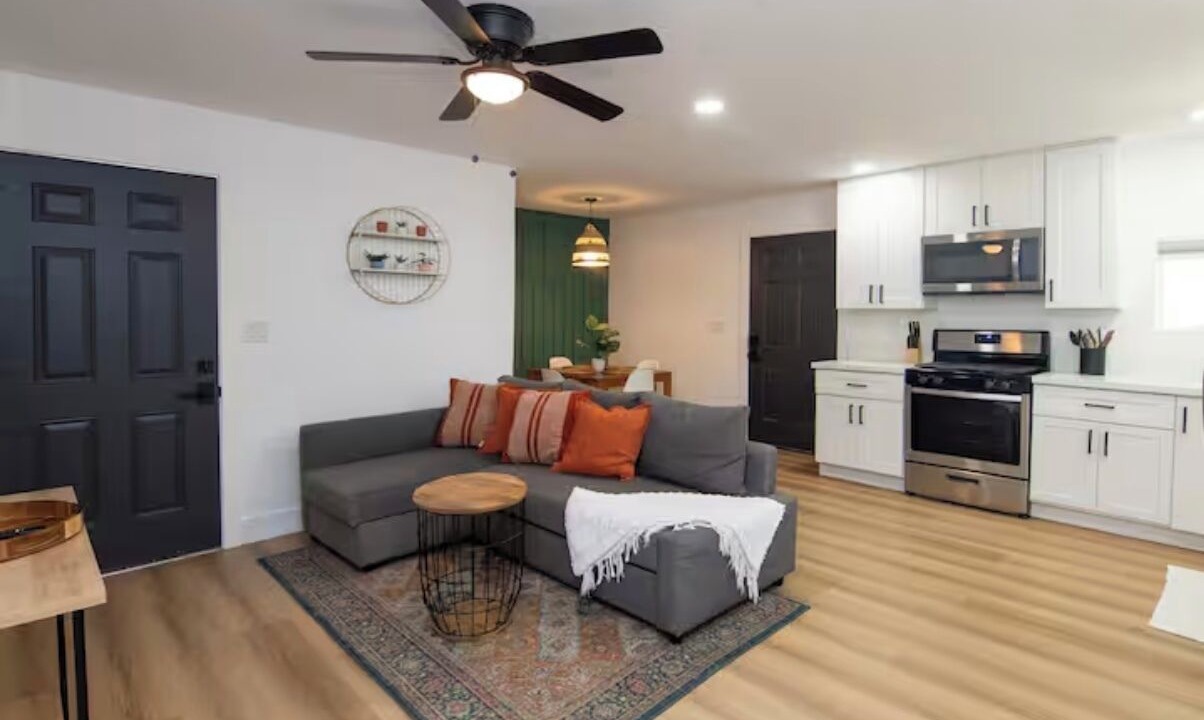 Photo of Livingroom in Mid-City