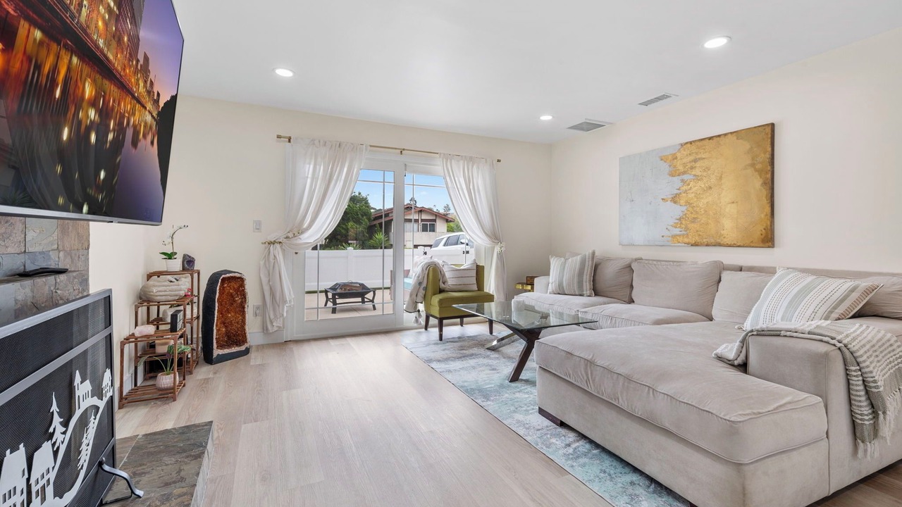 Photo of Livingroom in University City