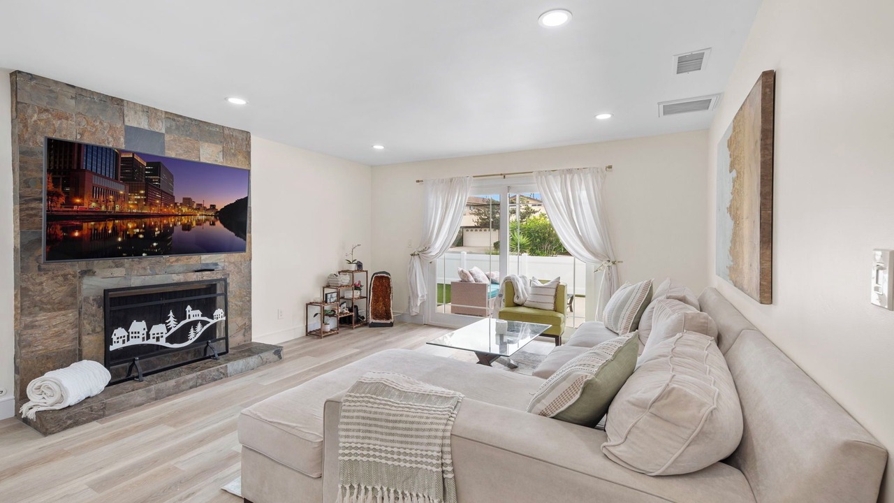 Photo of Livingroom in University City