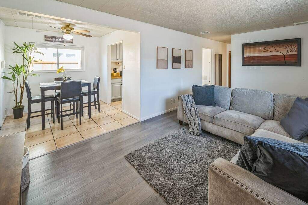 Photo of Livingroom in North Clairemont