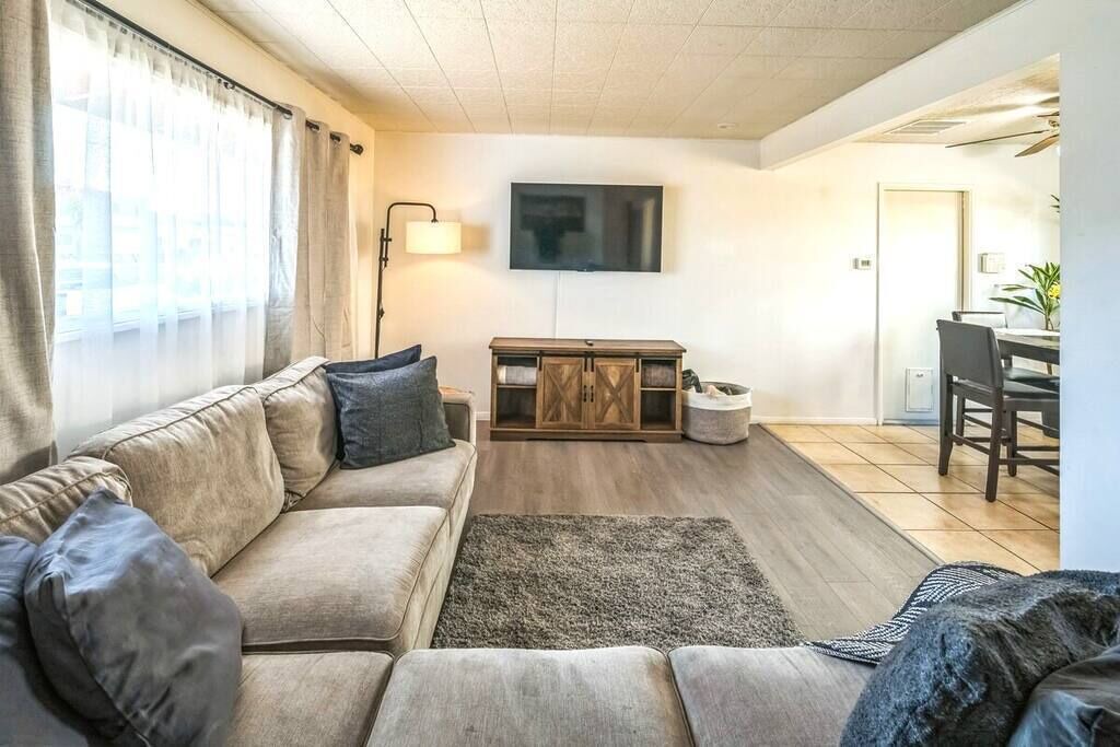 Photo of Livingroom in North Clairemont