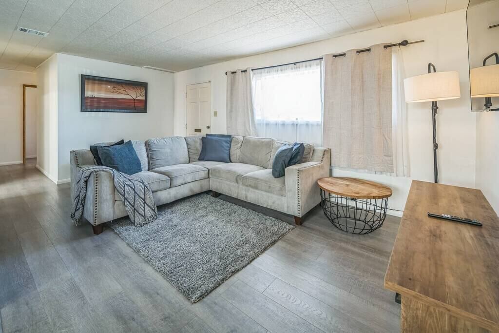 Photo of Livingroom in North Clairemont