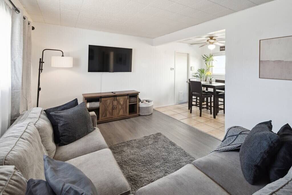 Photo of Livingroom in North Clairemont