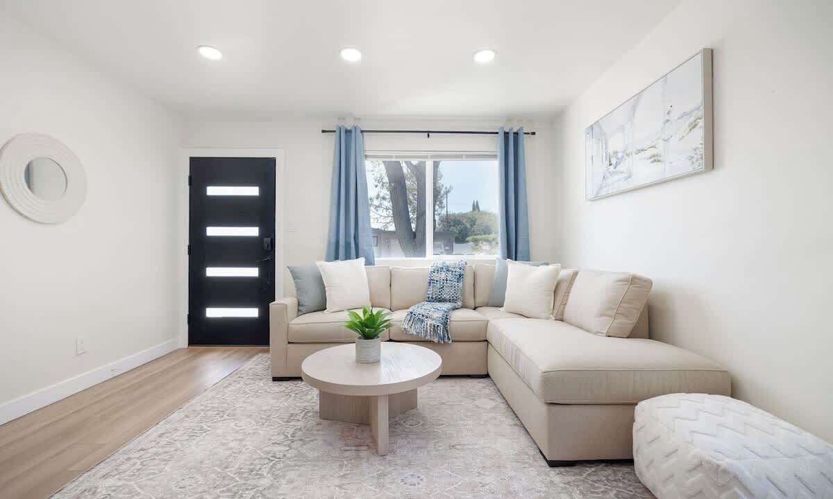 Photo of Livingroom in North Clairemont