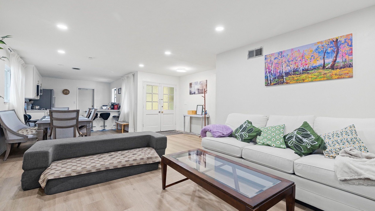 Photo of Livingroom in University City