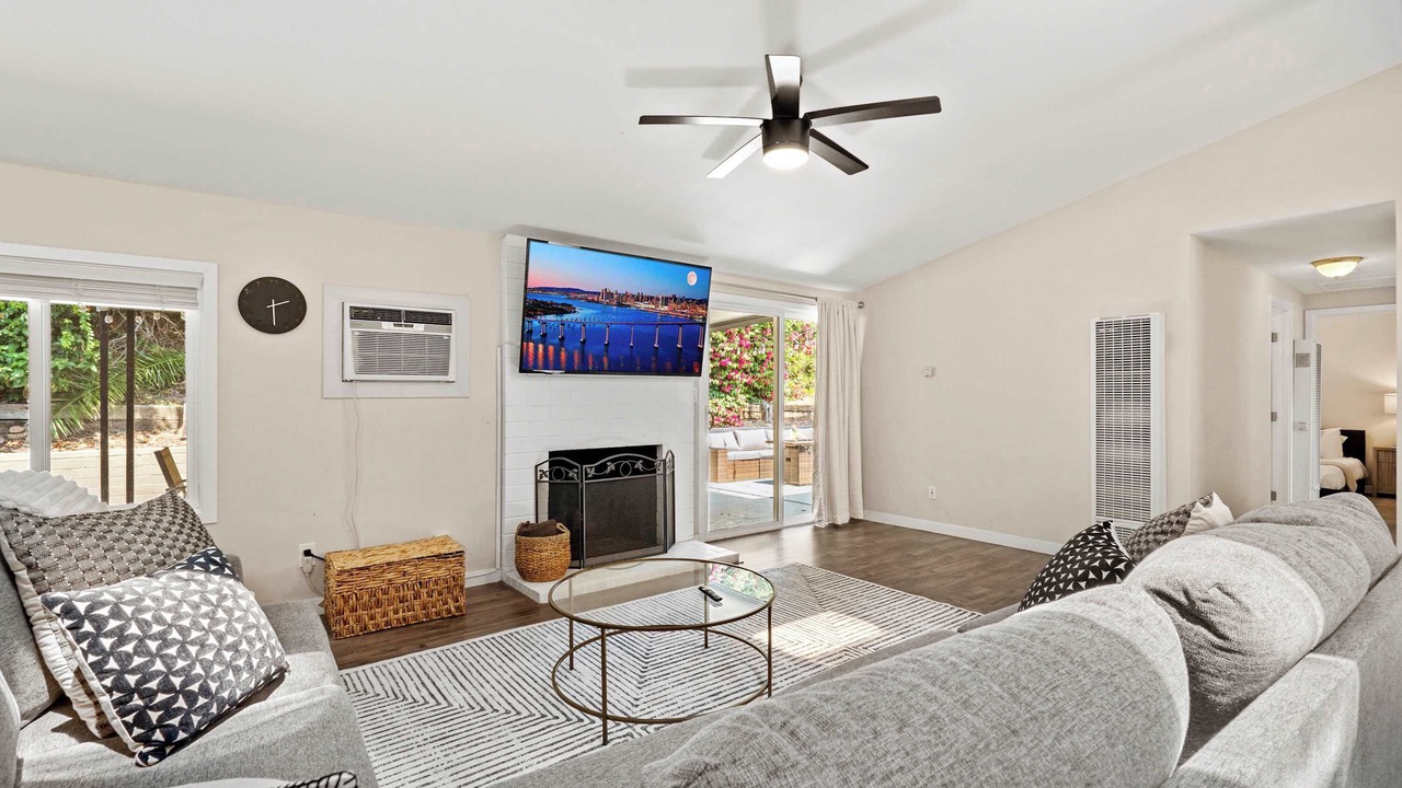 Photo of Livingroom in Serra Mesa
