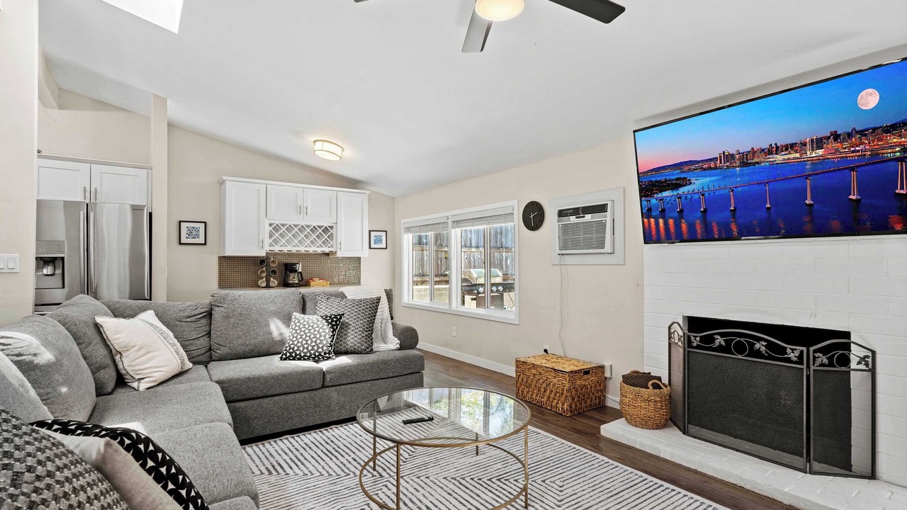 Photo of Livingroom in Serra Mesa