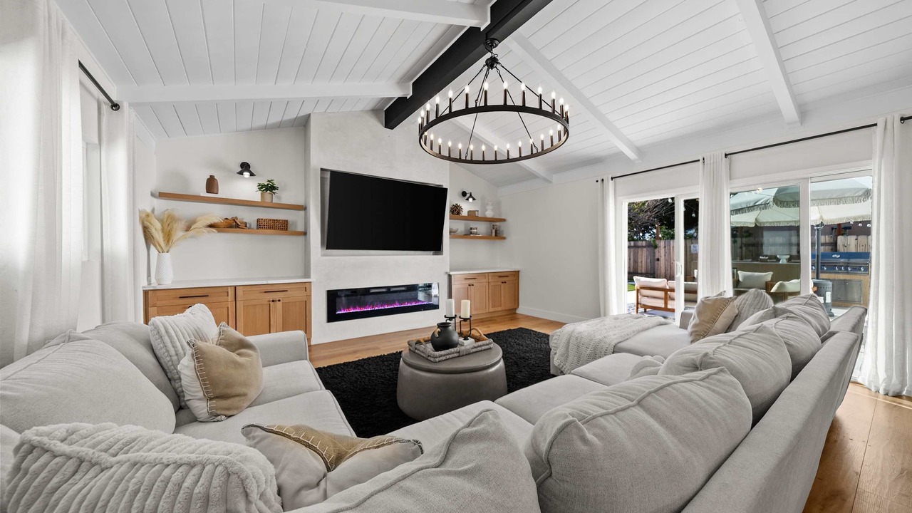 Photo of Livingroom in Allied Gardens