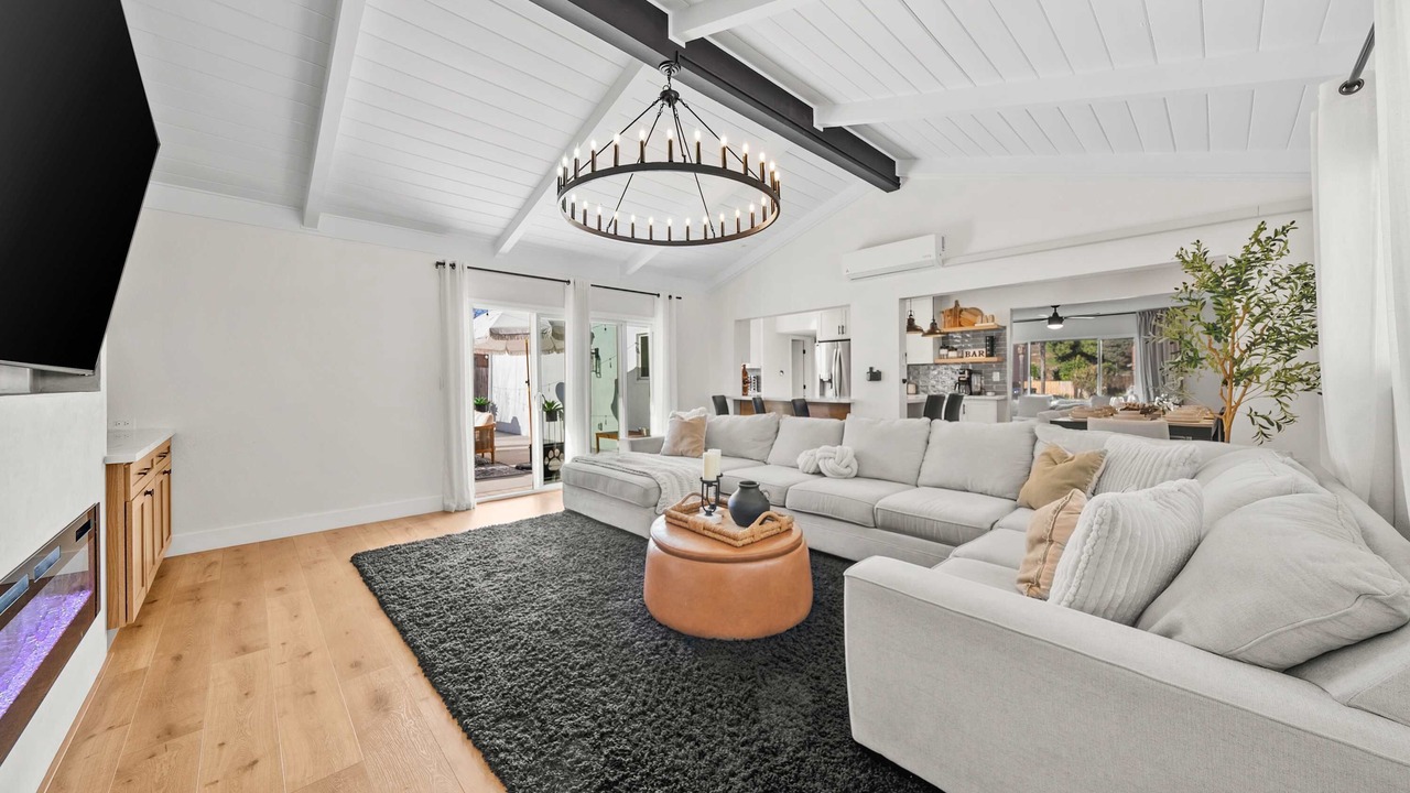 Photo of Livingroom in Allied Gardens