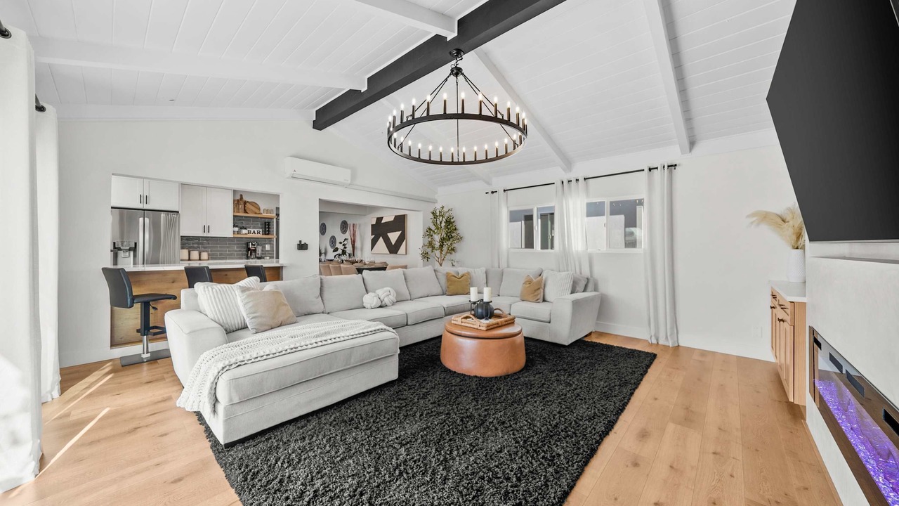 Photo of Livingroom in Allied Gardens