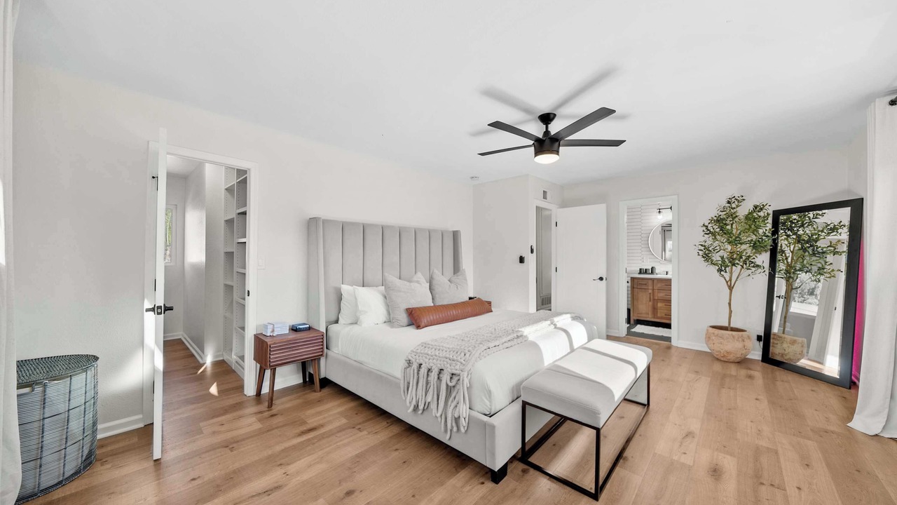 Photo of Bedroom in Allied Gardens