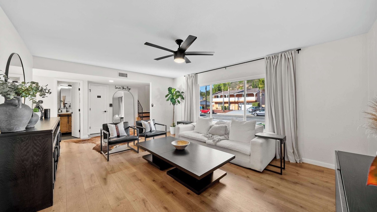 Photo of Livingroom in Allied Gardens