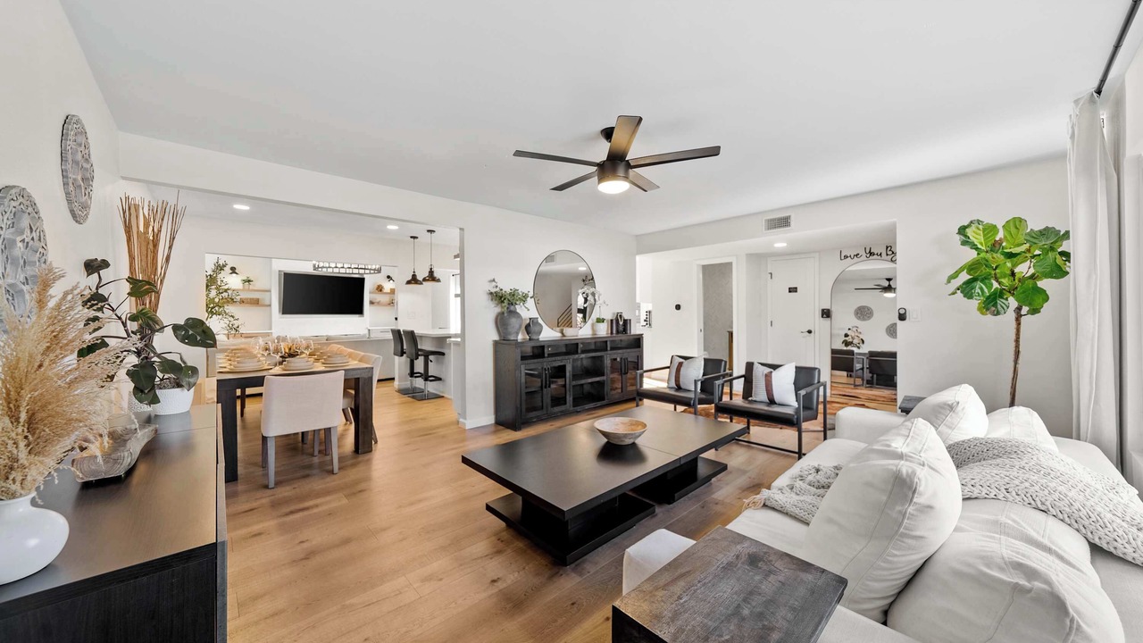 Photo of Livingroom in Allied Gardens