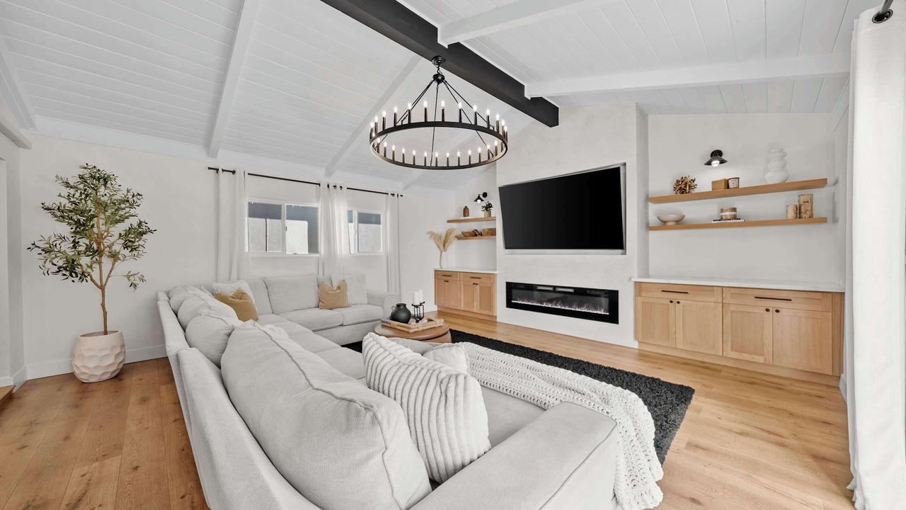 Photo of Livingroom in Allied Gardens