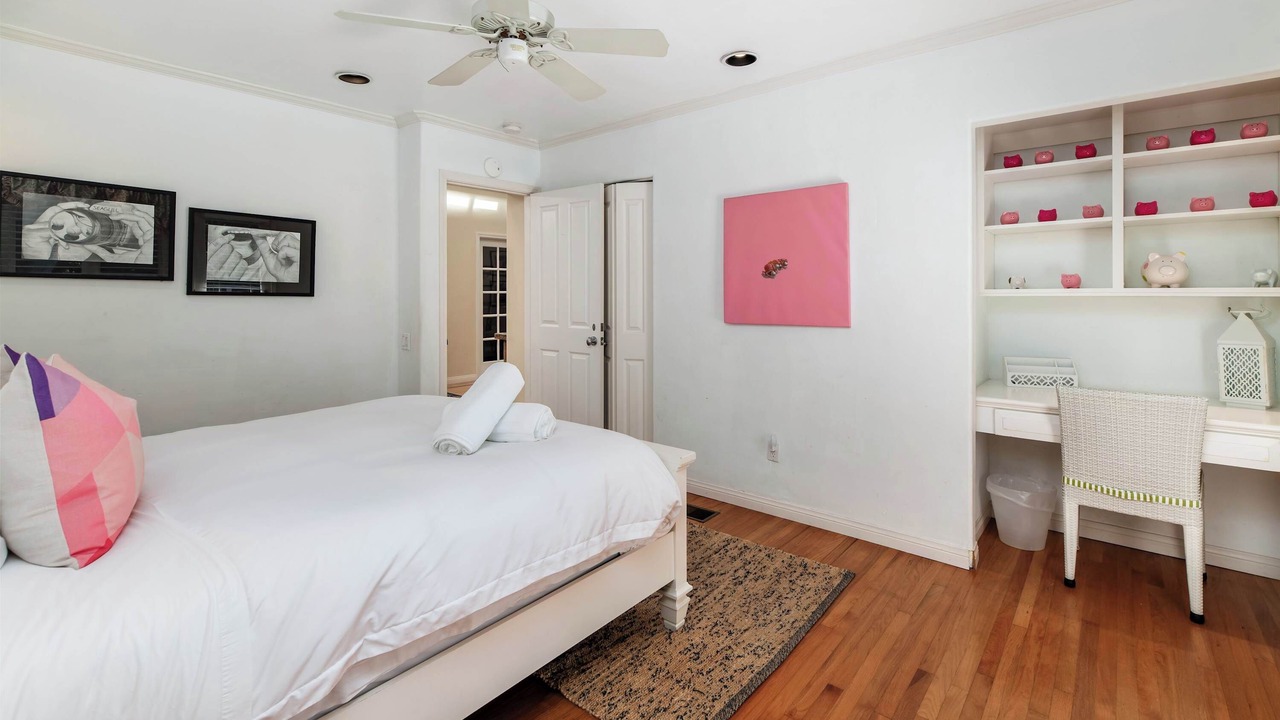 Photo of Bedroom in La Jolla Shores