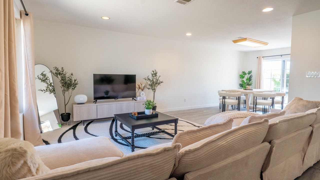 Photo of Livingroom in University City