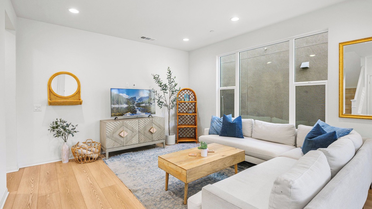 Photo of Livingroom in Spring Valley