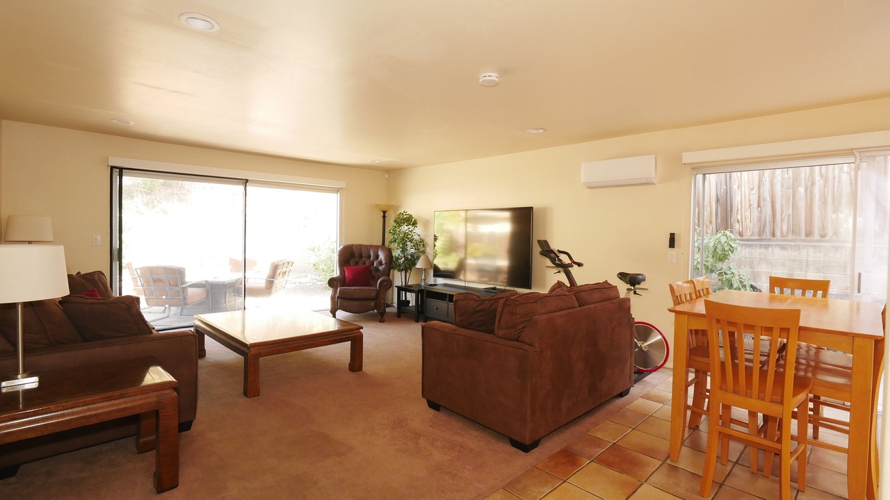 Photo of Livingroom in University City