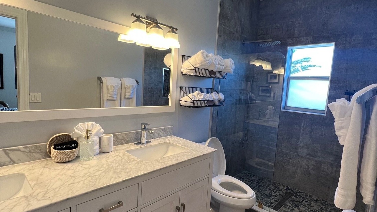 Photo of Bathroom in Marathon