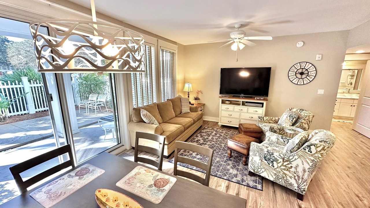 Photo of Livingroom in Baytowne Wharf