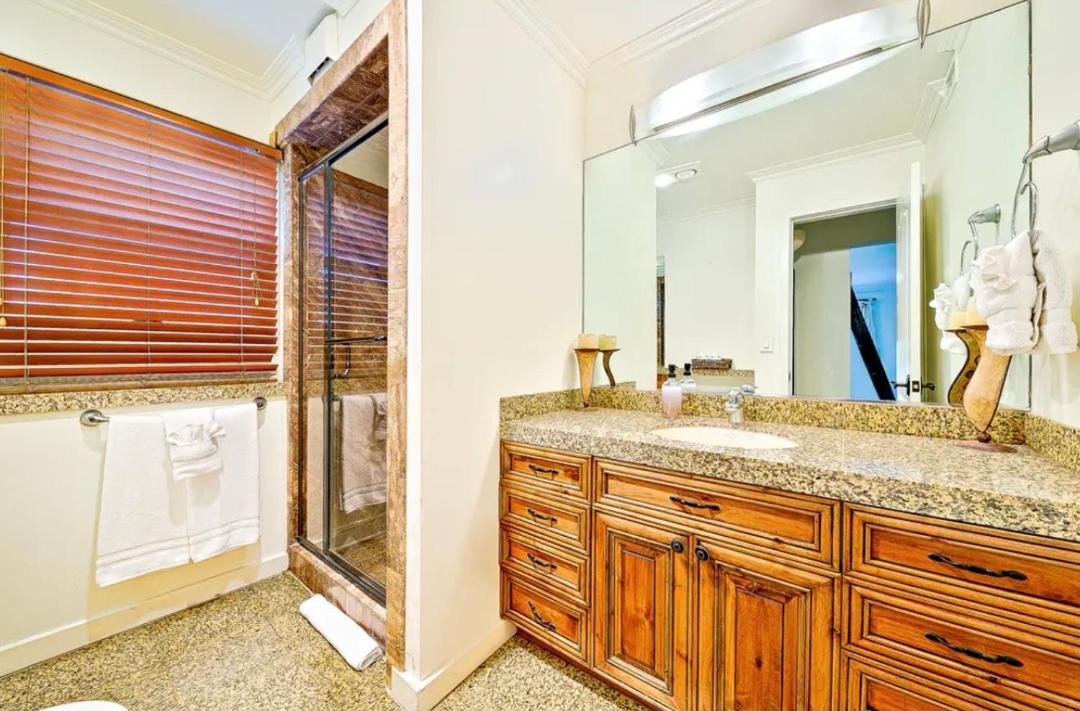 Photo of Bathroom in Bay Park