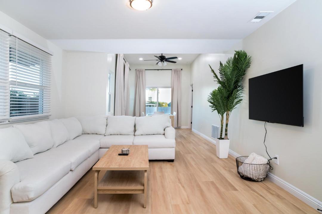 Photo of Livingroom in Clairemont