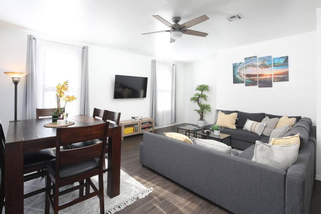 Photo of Livingroom in Golden Hill