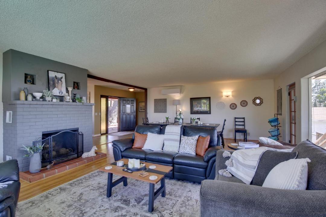 Photo of Livingroom in Spring Valley