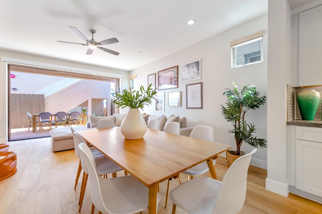 Photo of Livingroom in North Pacific Beach