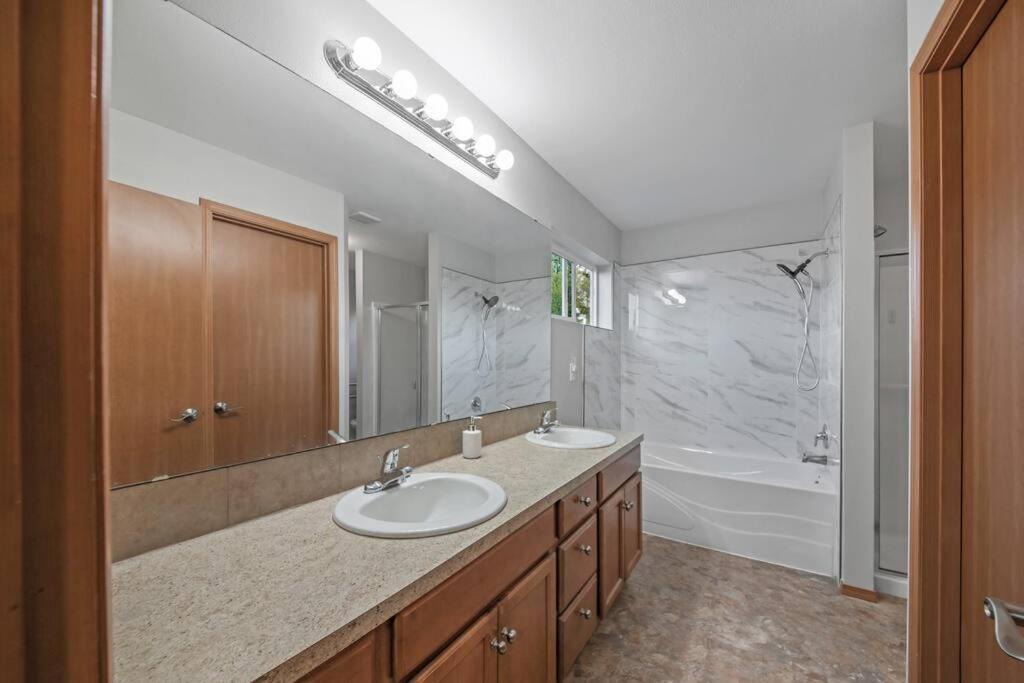 Photo of Bathroom in Holly