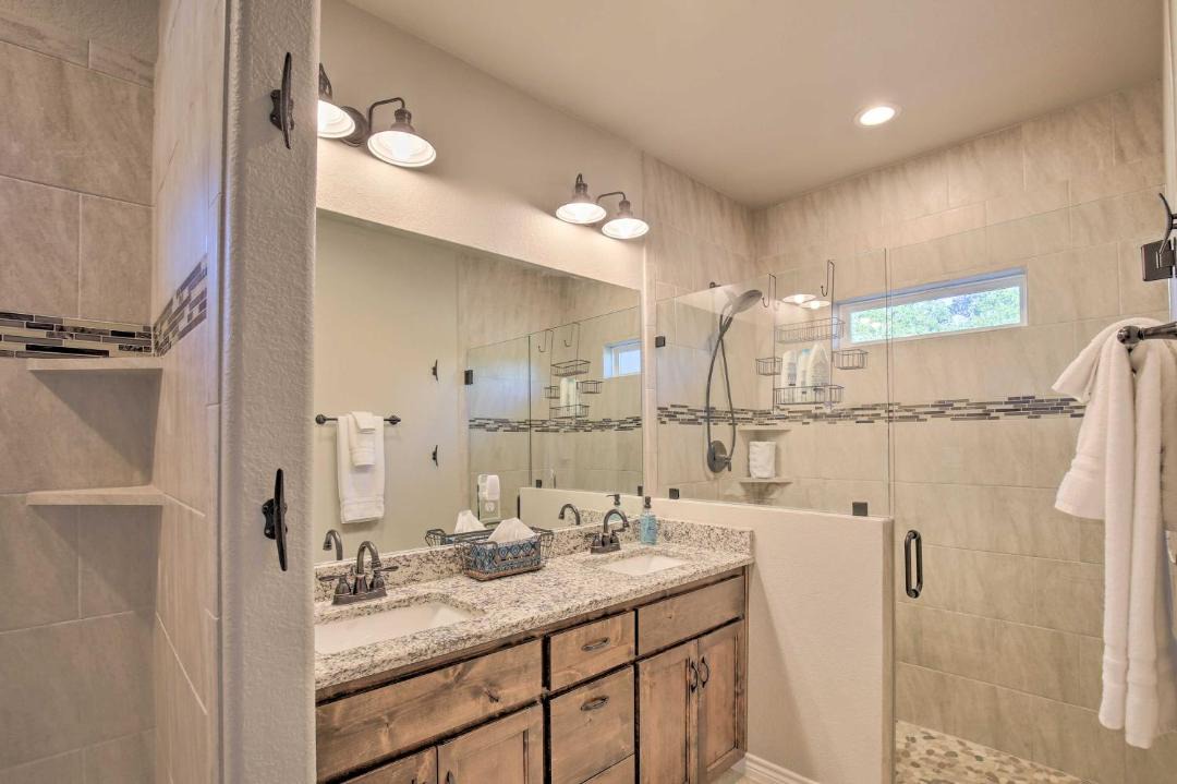 Photo of Kitchen in Canyon Lake