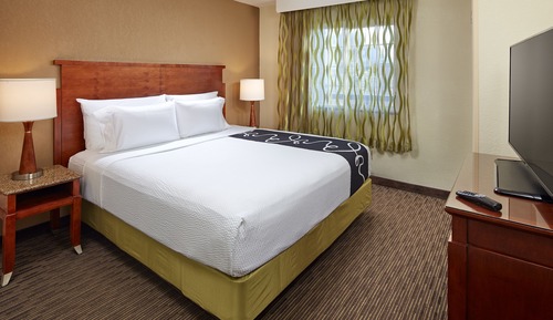 Deluxe Suite (1 King Bed and 1 Bunk Bed)