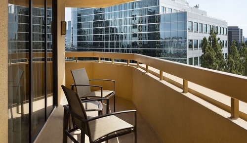 Room, 1 King Bed, Balcony (Corner)